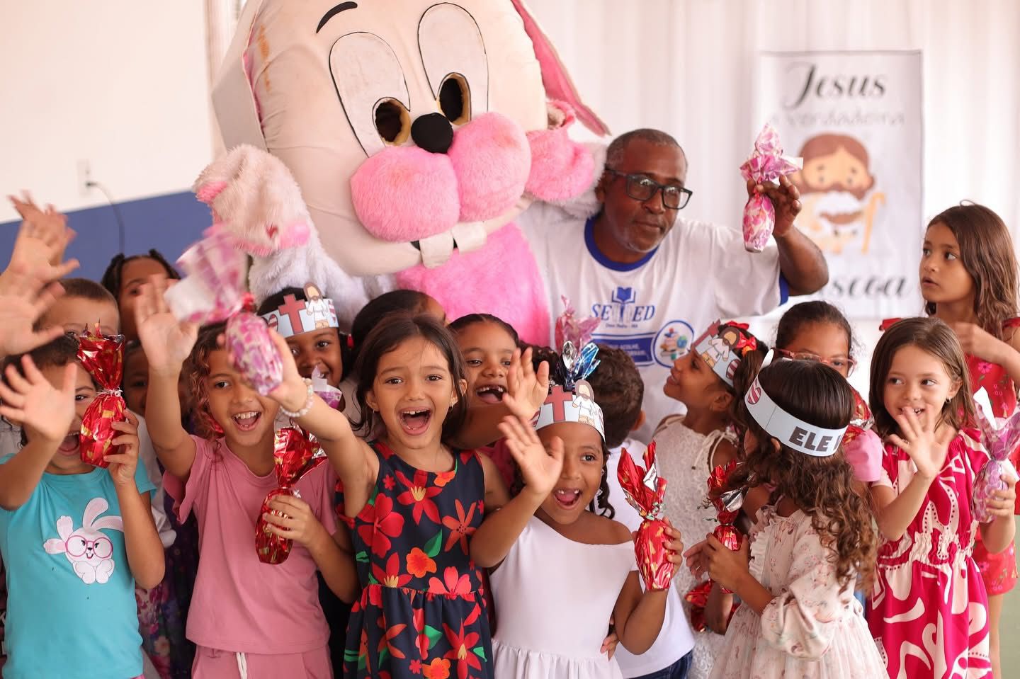 Entregamos mais de 3 mil ovos de Páscoa em todas as escolas do nosso município!