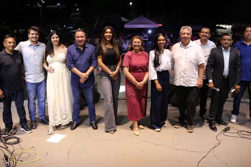 Uma noite de adoração e gratidão a Deus!